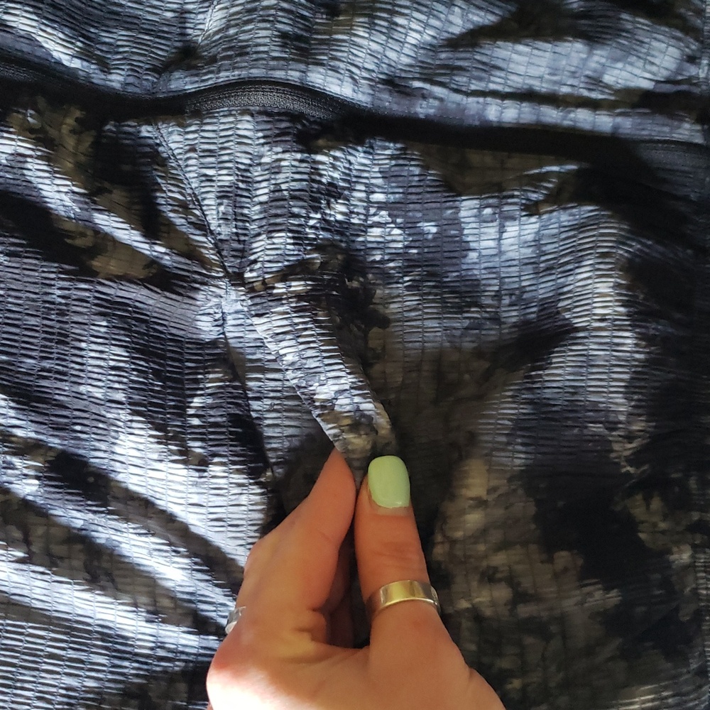 NWOT Gymshark Elevate Woven Lightweight Full Zip Jacket in Coin Grey Spray Dye - Picture 3 of 16